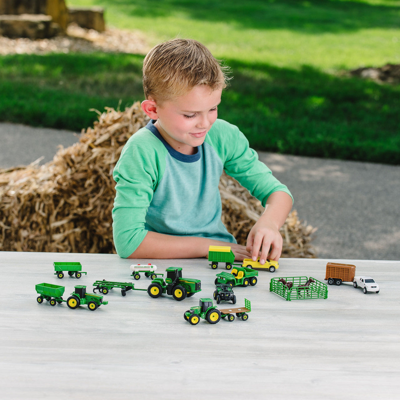 John Deere 20-PC Farm Set