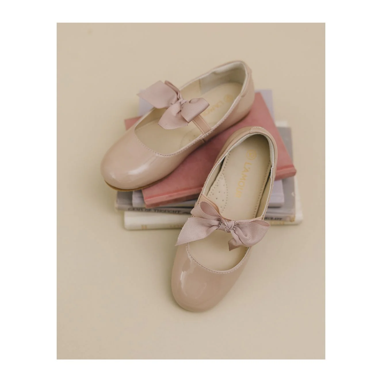 Amelia Bow Flat - N415