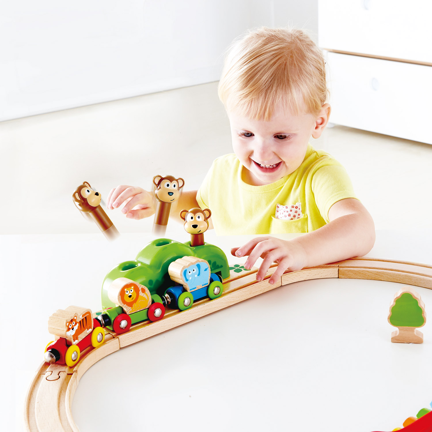 Music & Monkeys Railway - E3825