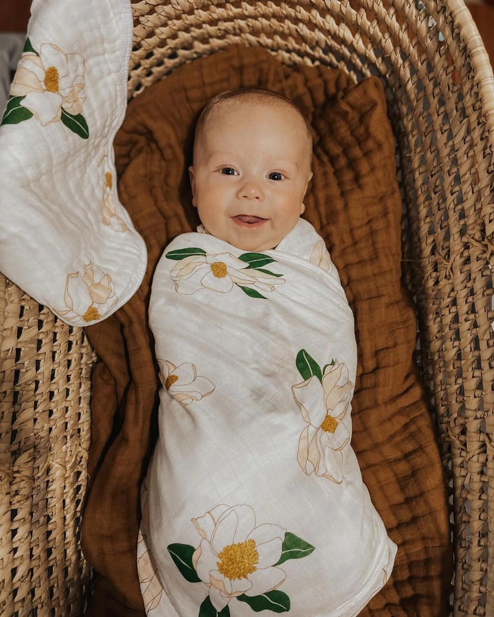 2-in-1 Burp Cloth & Bib: Magnolia