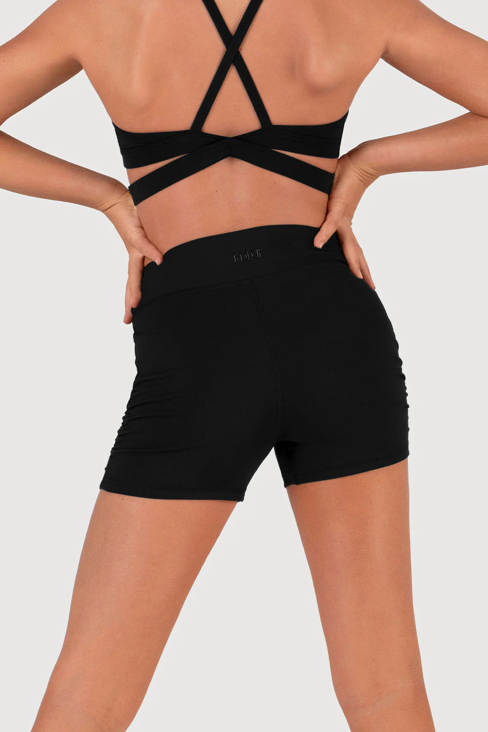 V Front Short - Black