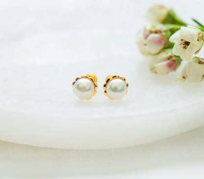 White Pearl Scalloped Edge Earrings